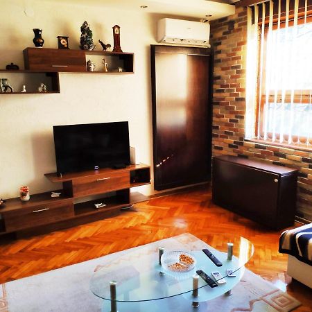 V2 With Love - Vintage Modern And Spacious Belgrado Buitenkant foto