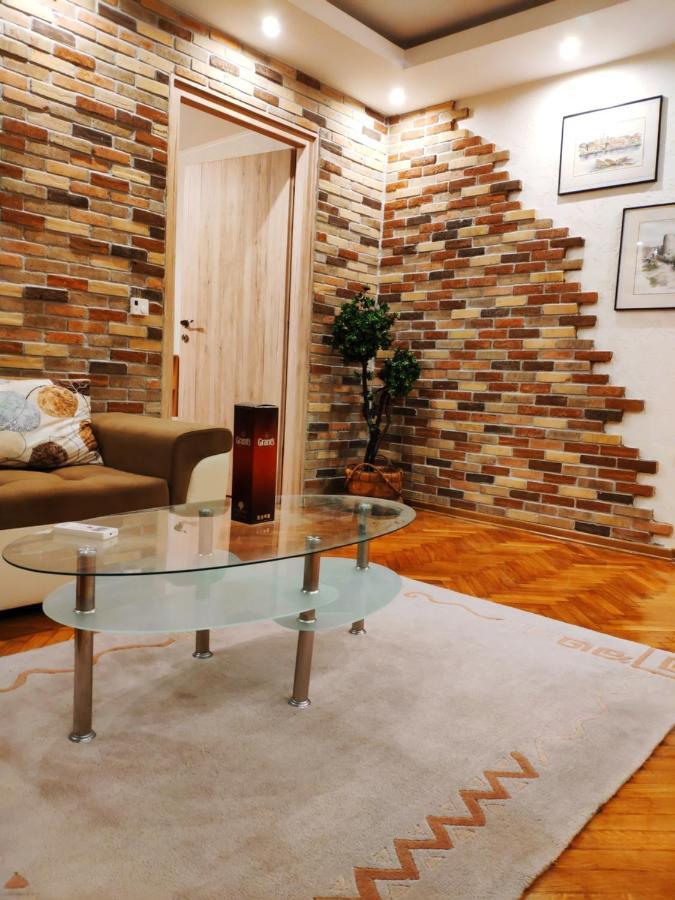 V2 With Love - Vintage Modern And Spacious Belgrado Buitenkant foto