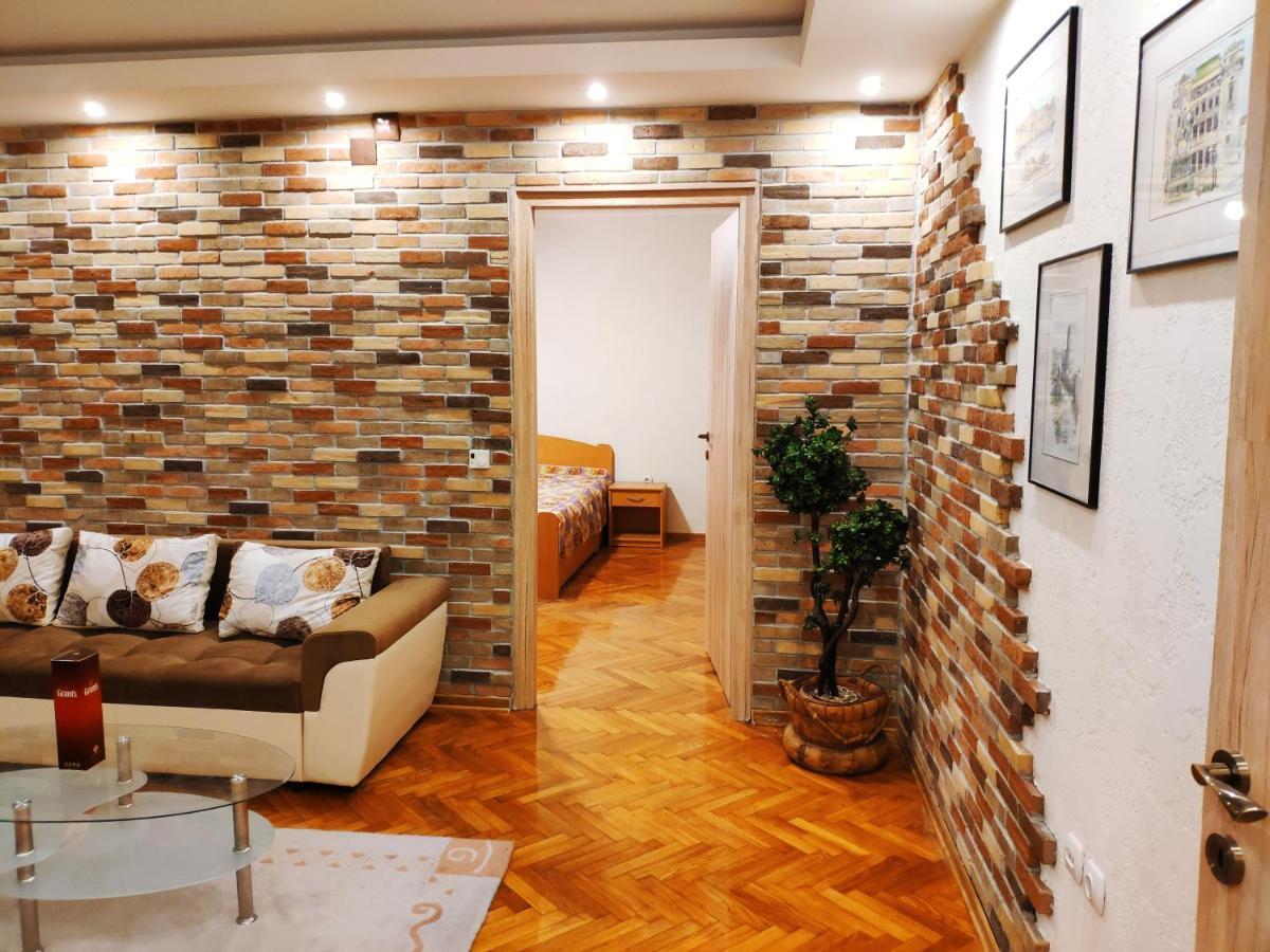 V2 With Love - Vintage Modern And Spacious Belgrado Buitenkant foto