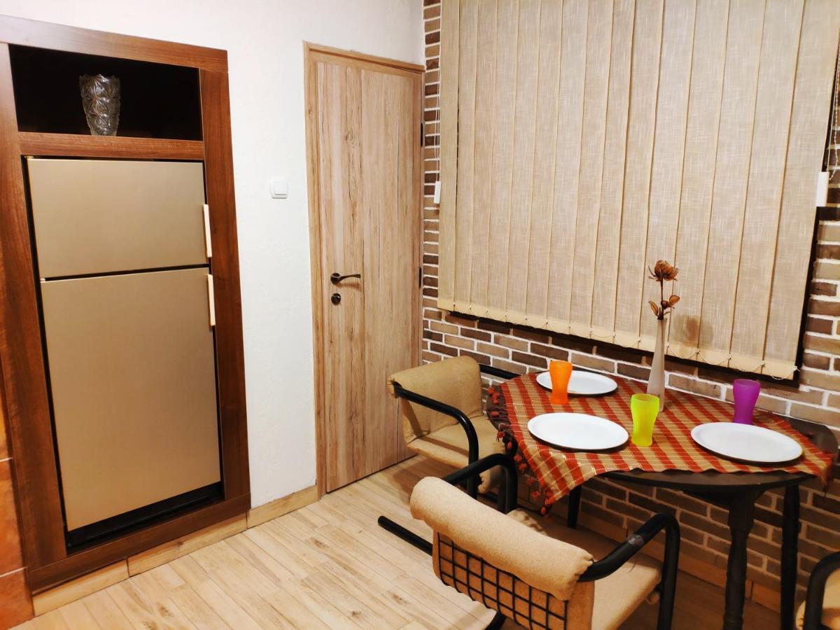 V2 With Love - Vintage Modern And Spacious Belgrado Buitenkant foto