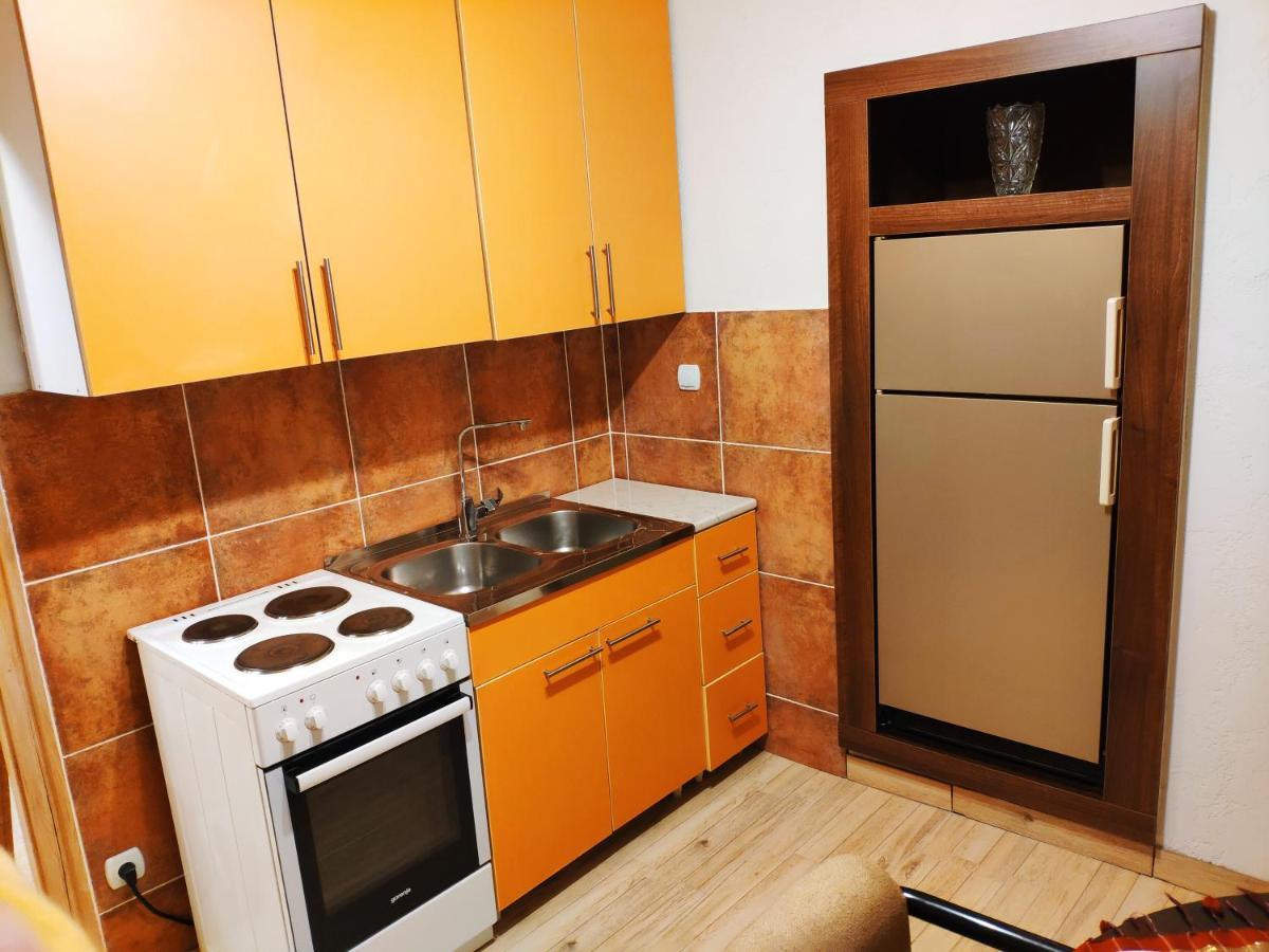 V2 With Love - Vintage Modern And Spacious Belgrado Buitenkant foto