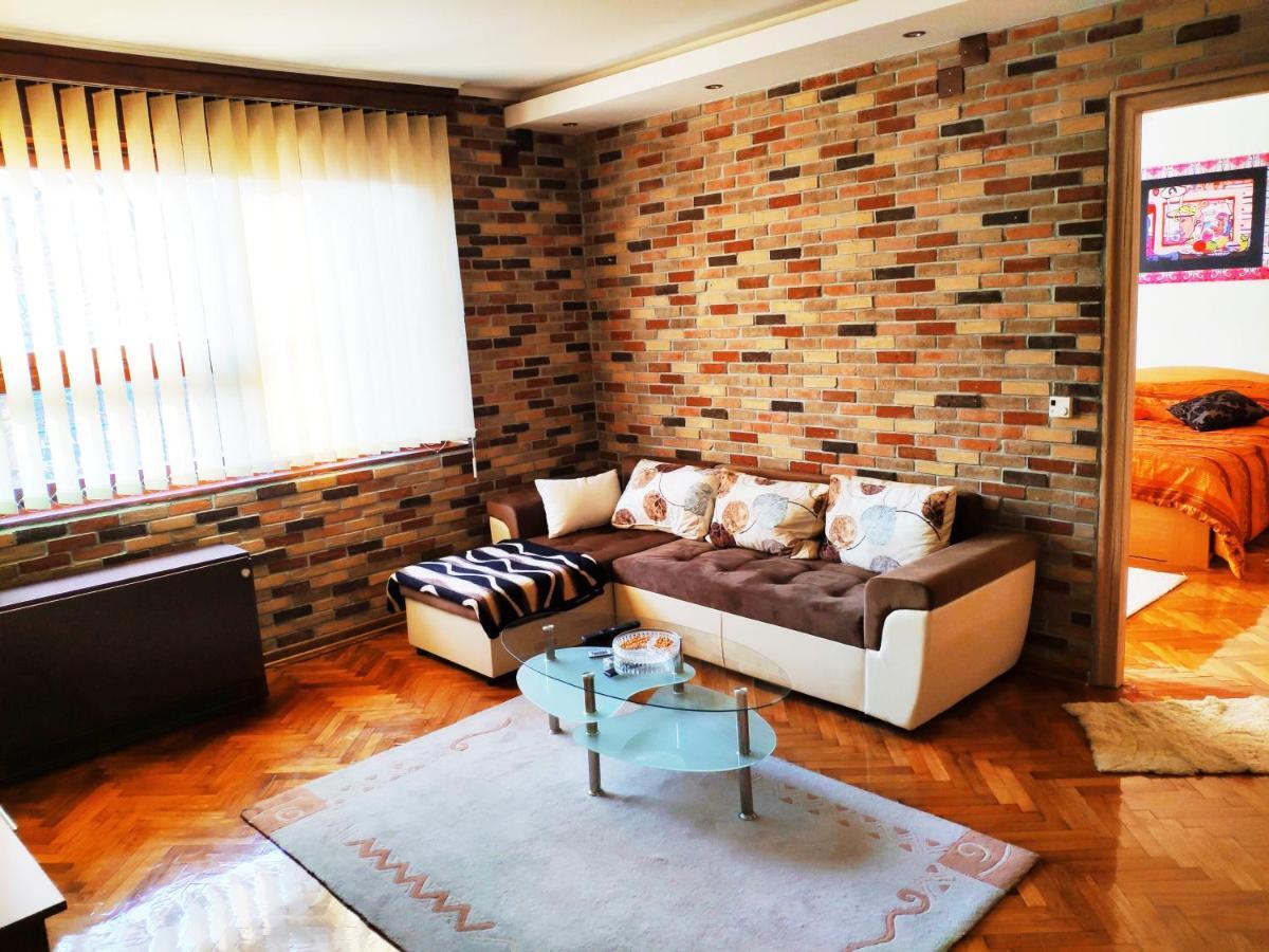 V2 With Love - Vintage Modern And Spacious Belgrado Buitenkant foto